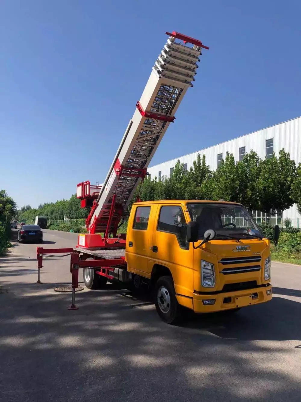 淮南大通附近的云梯车出租服务：轻松解决高空作业需求